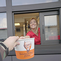 Anđelka Prpić iznenadila kupce u KFC drive thru restoranu