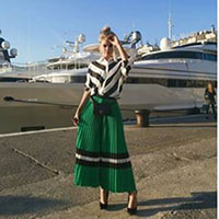 ELLA DVORNIK ZNA KAKO DA NOSI NAJVEĆI TREND SEZONE